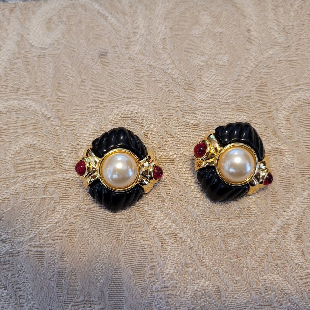 Ivana vintage Clip Black Earrings with pearl, red accent and gold tone